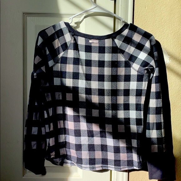 Victoria Secret Long Sleeve 🖤 - Picture 3 of 4